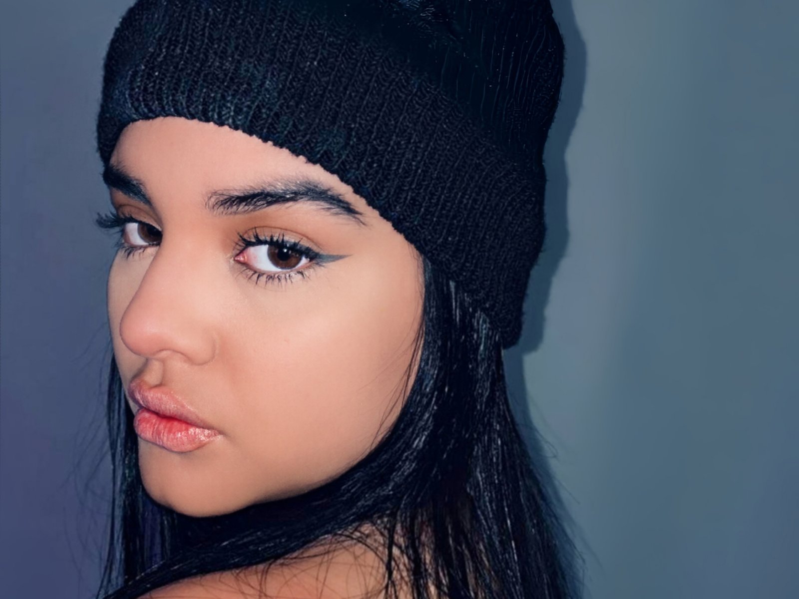 Mujer con gorro